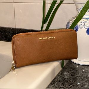 Michael Michael Kors Leather Continental Wristlet